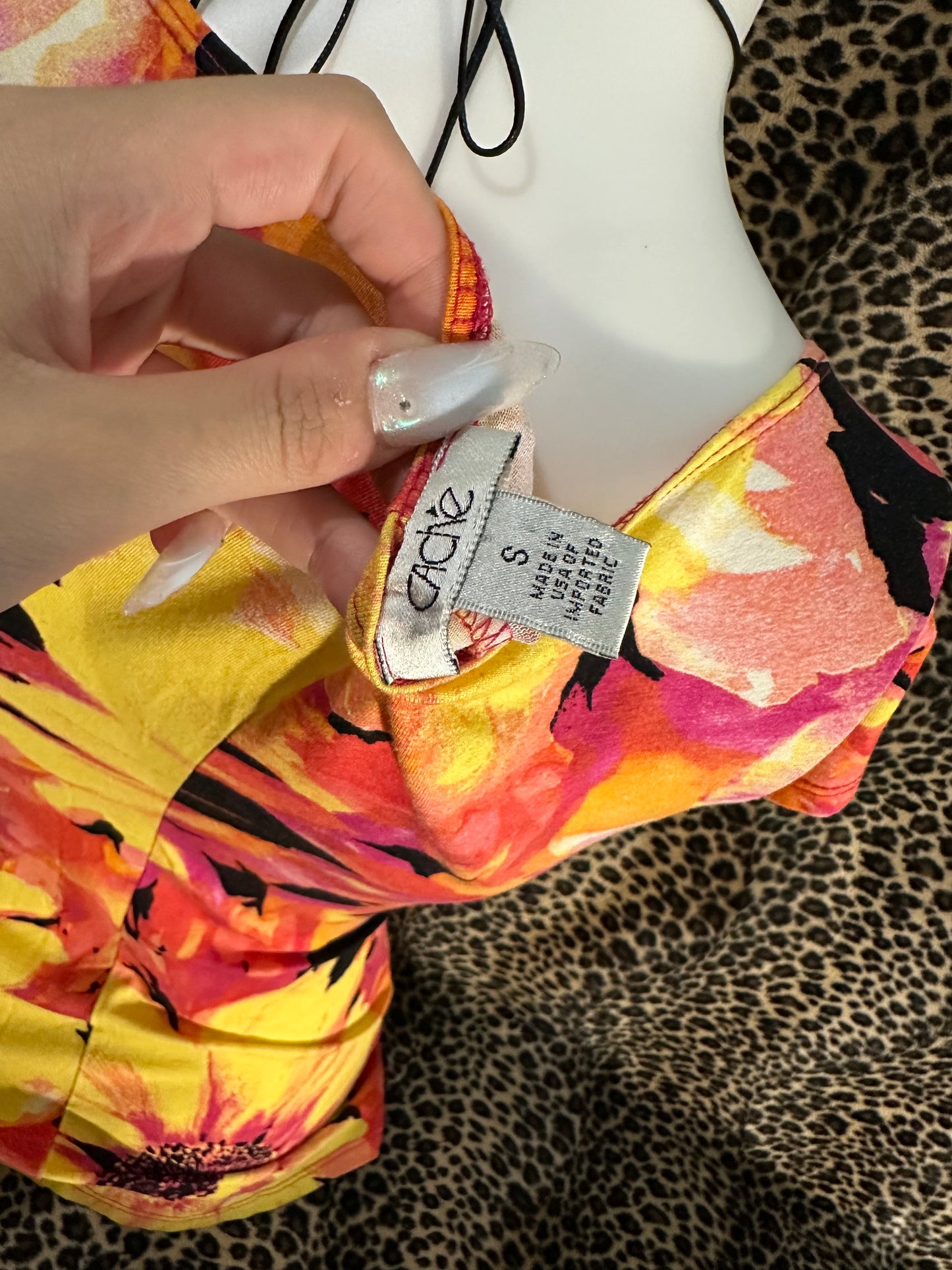 (S)vtg caché floral form fitted top