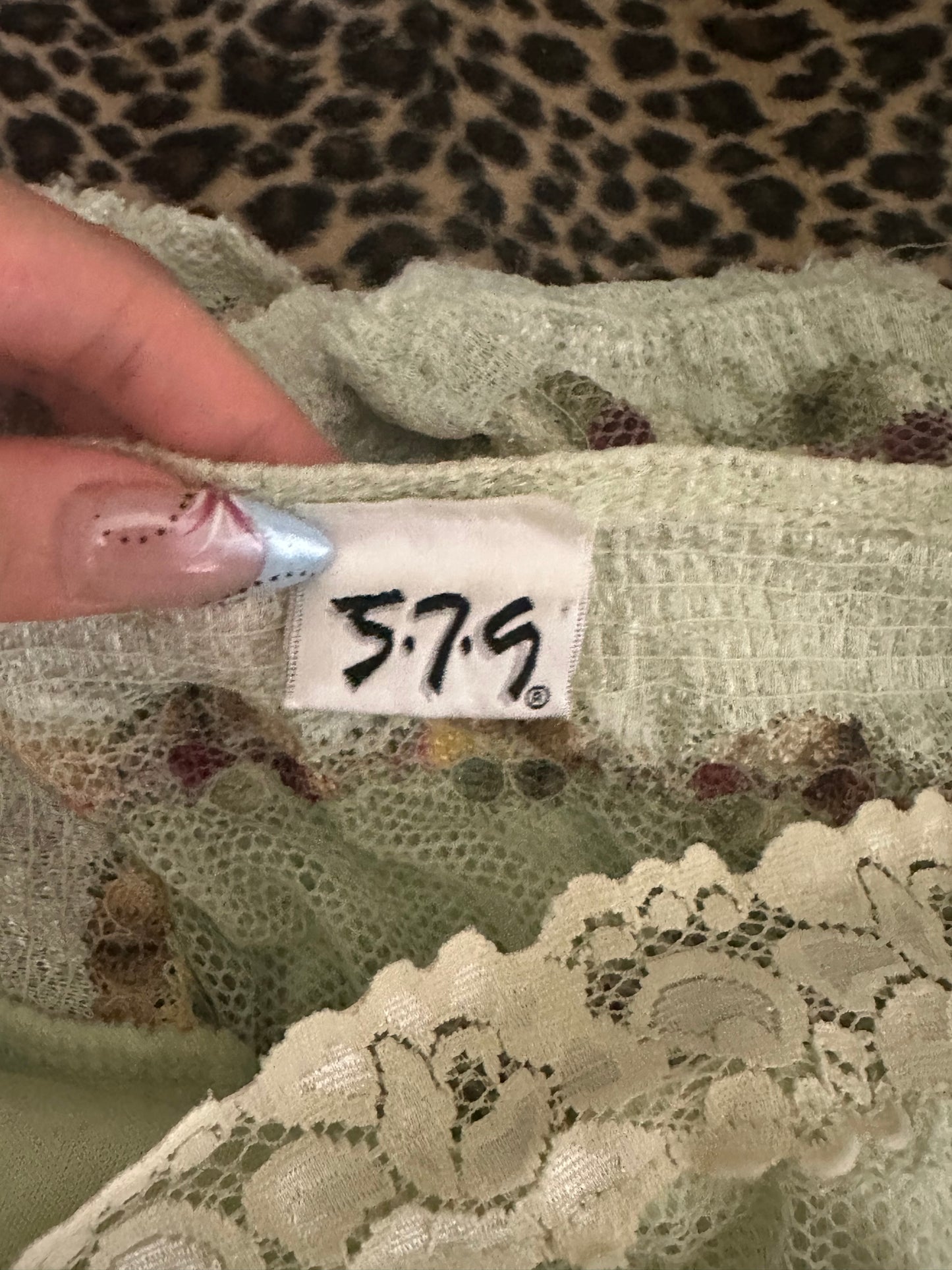 (XS)vtg early 2000s lace floral tank top