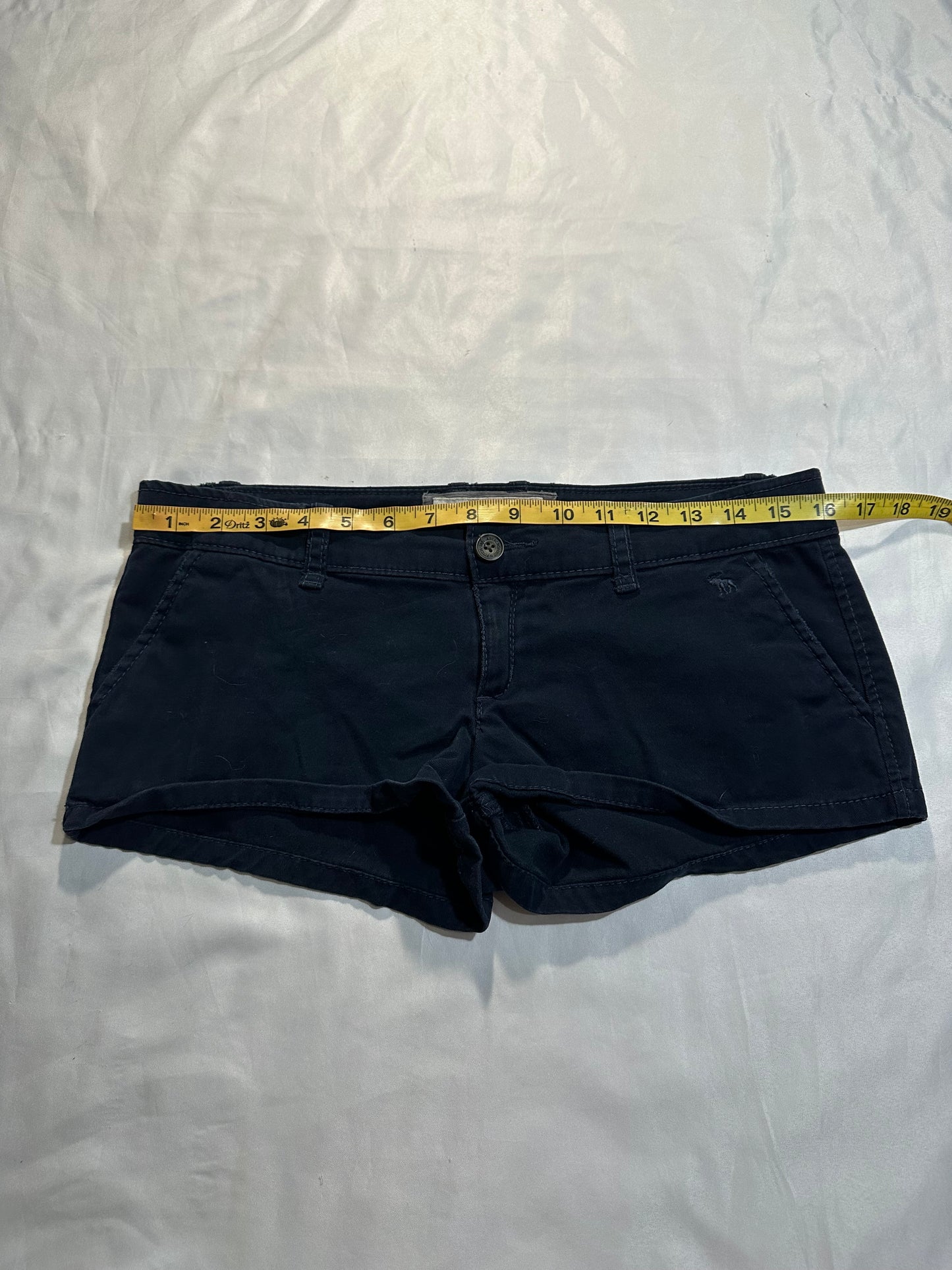 (SZ 2)early 2000s navy abercrombie & fitch mini shorts