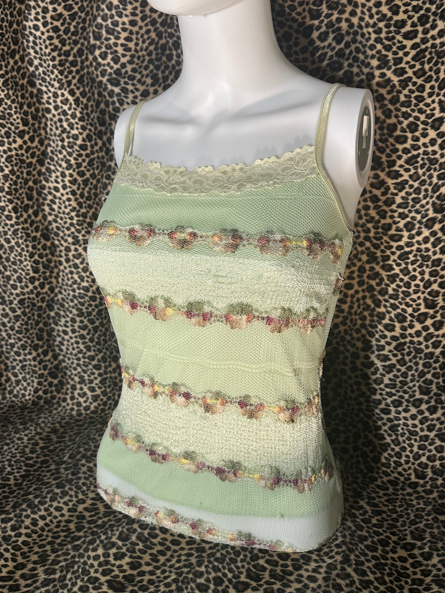 (XS)vtg early 2000s lace floral tank top