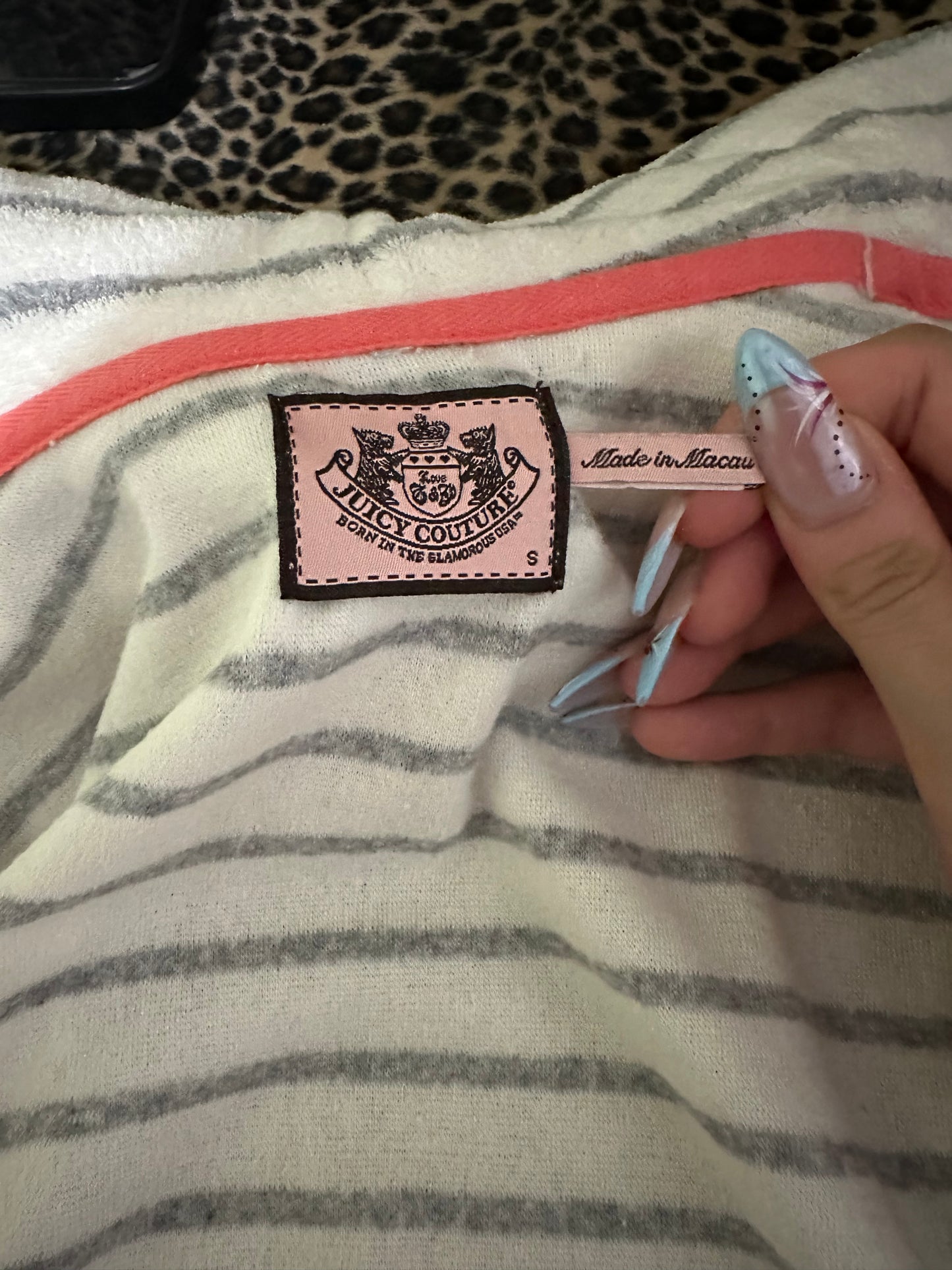 (S)vtg early 2000s rare striped coral juicy couture zip up