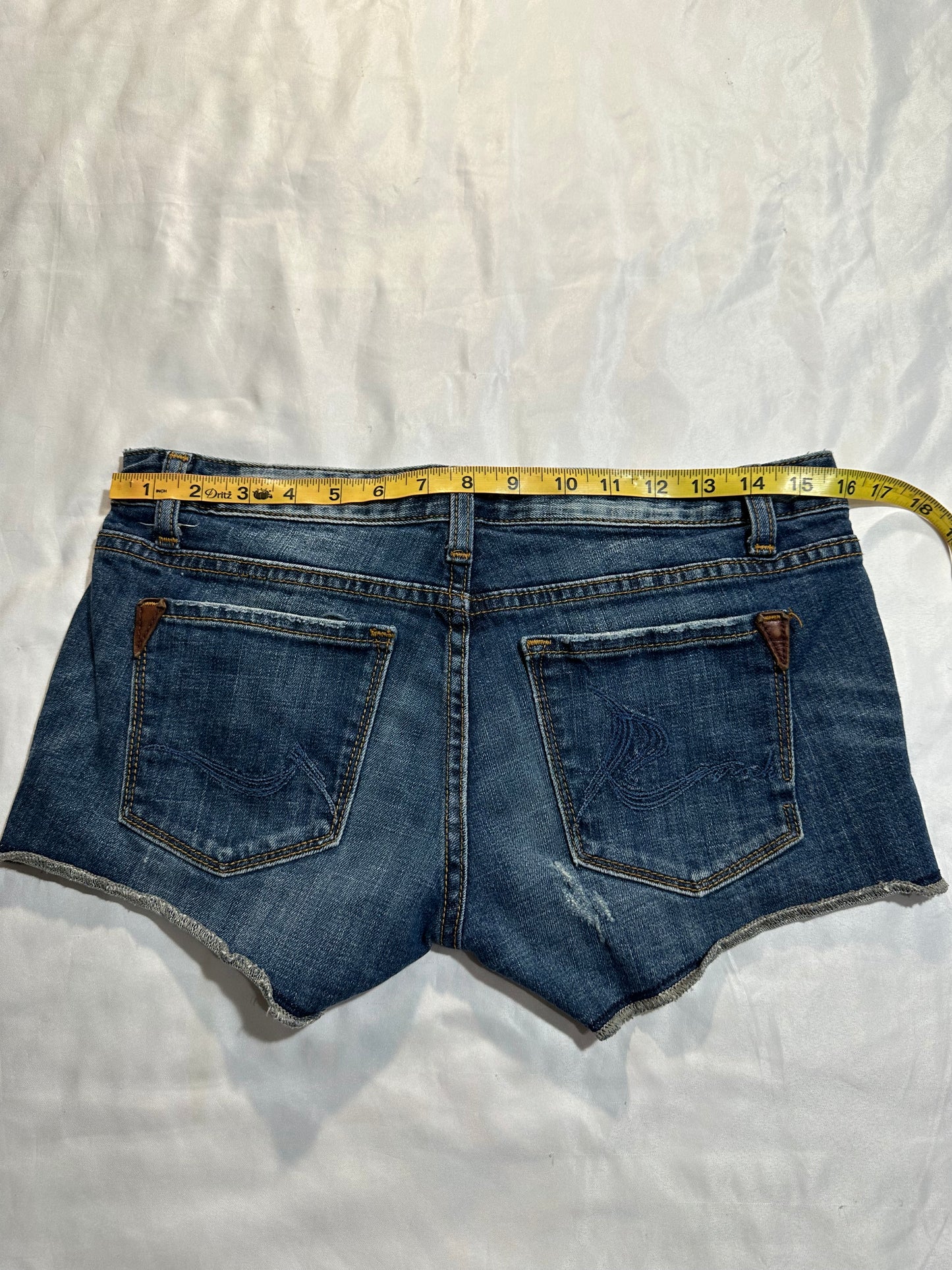 (SZ 6)early 2000s denim shorts