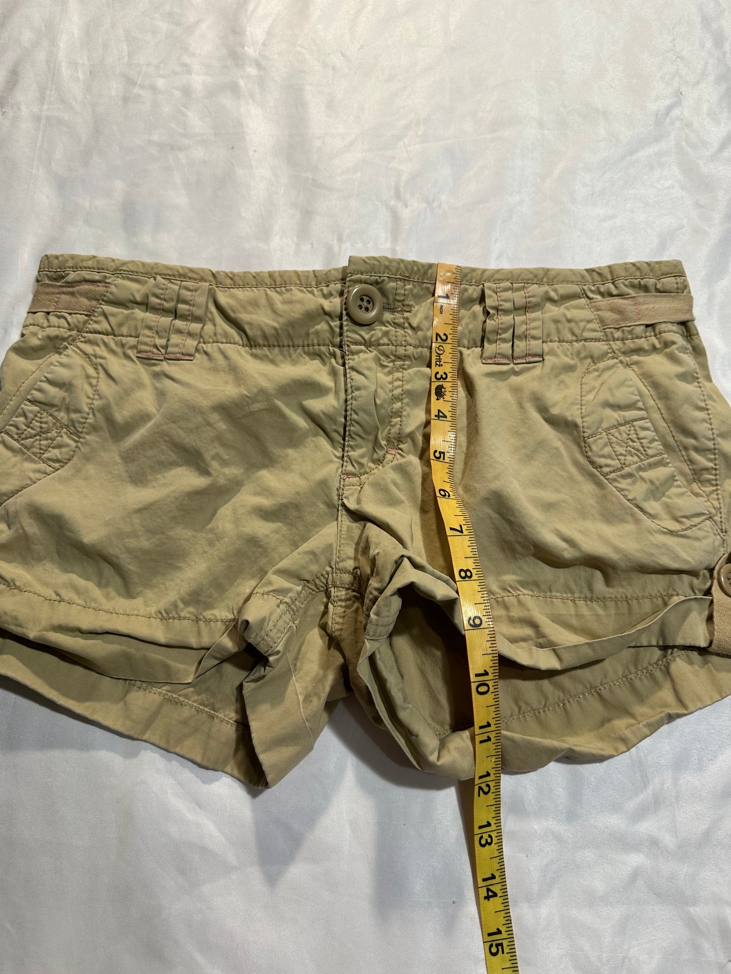 (SZ 6)early 2000s american eagle cargo mini shorts