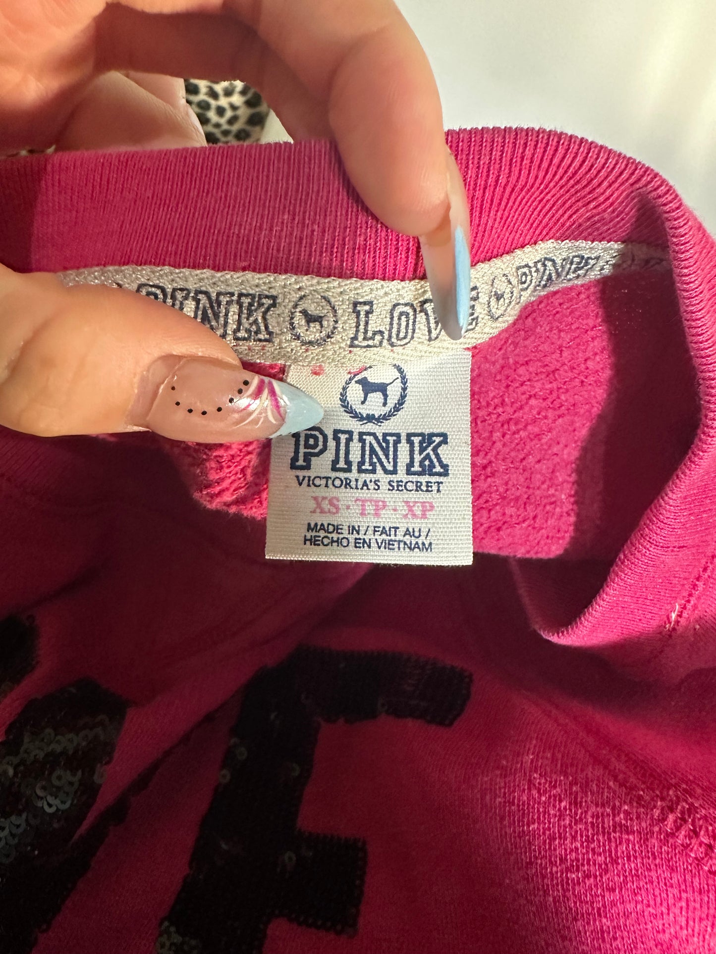 (XS)vs pink “love pink” zebra print sequin sweater