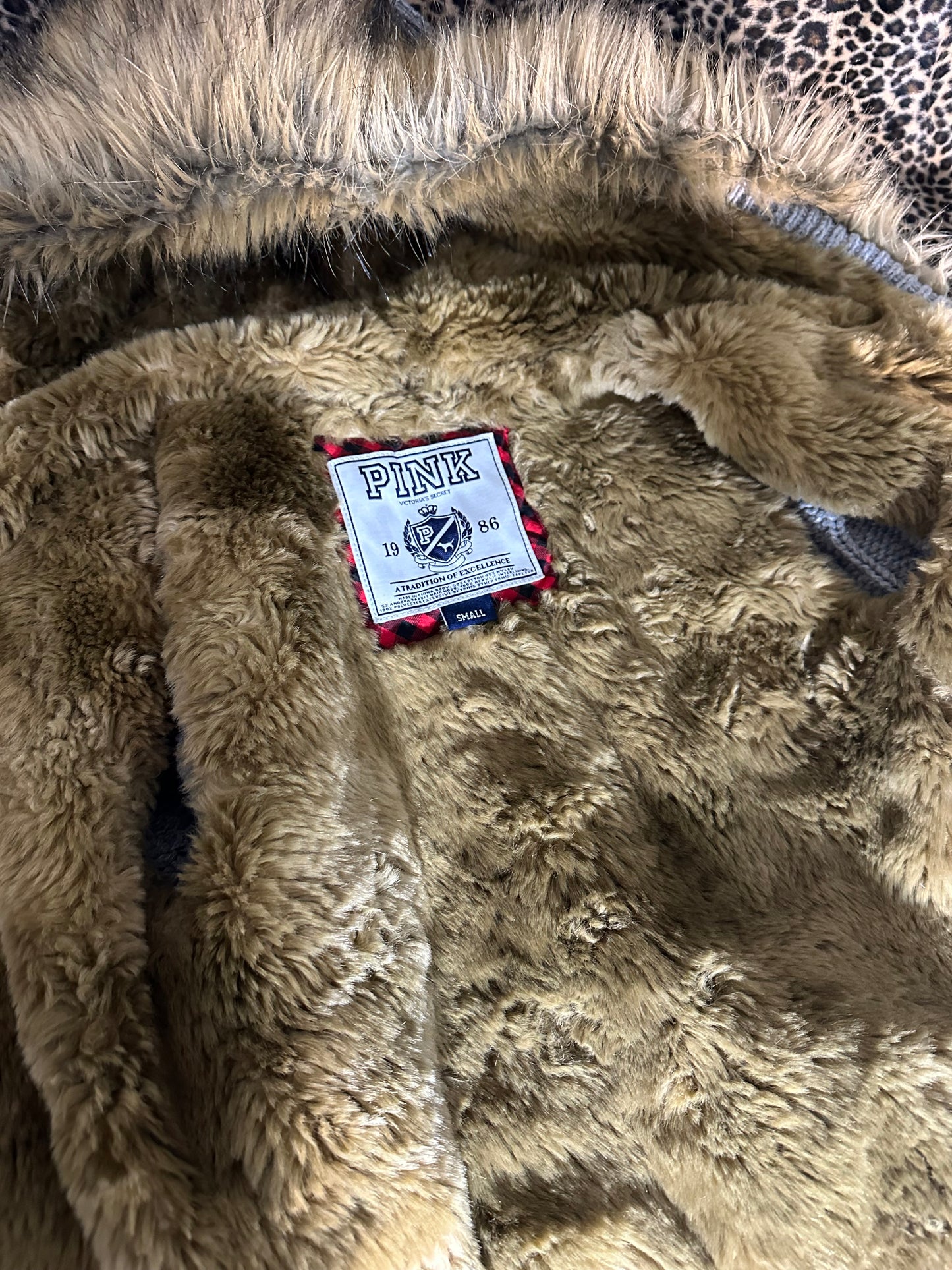 (XS-S)rare 2000s vs pink fur zip up