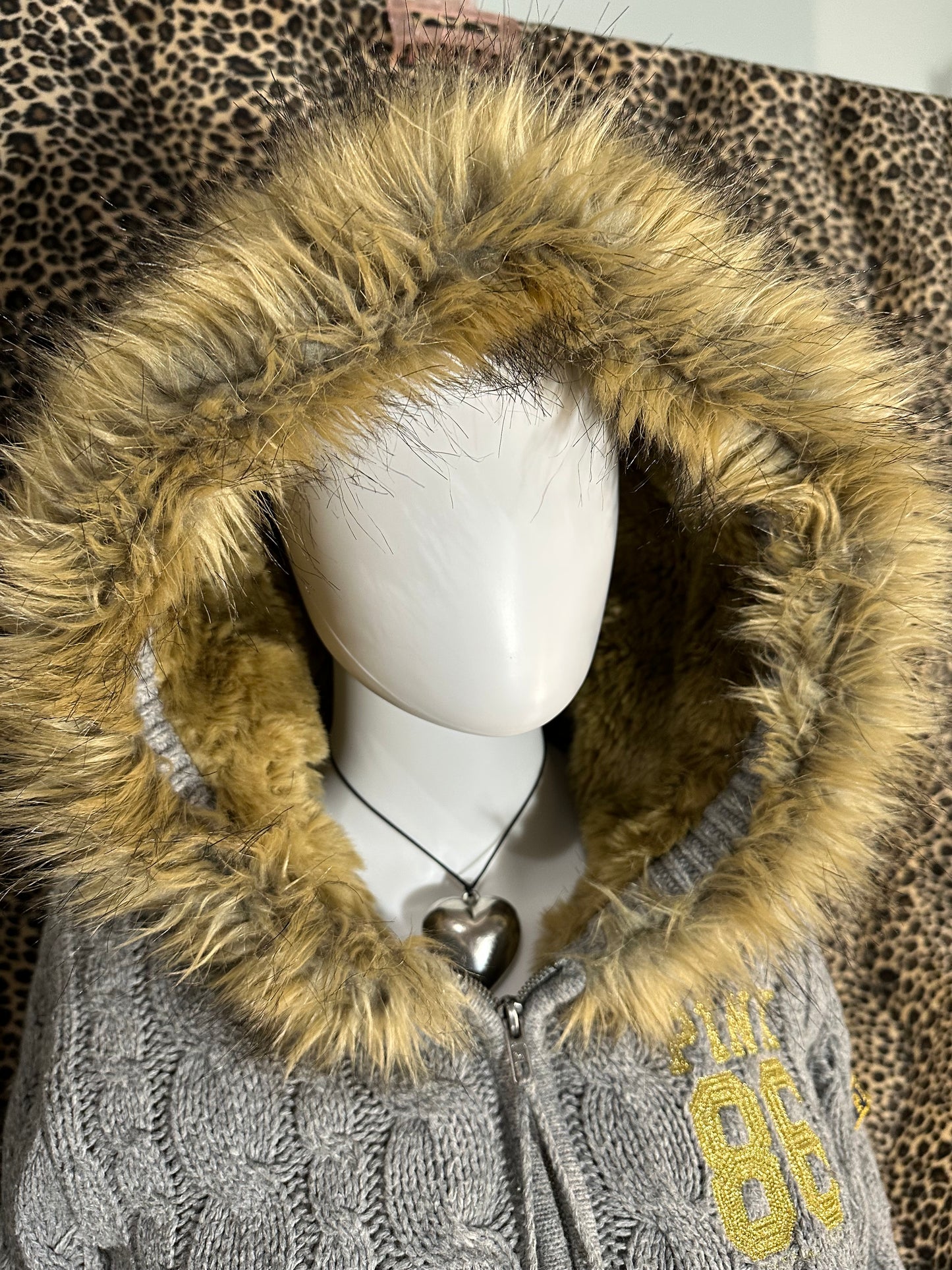(XS-S)rare 2000s vs pink fur zip up