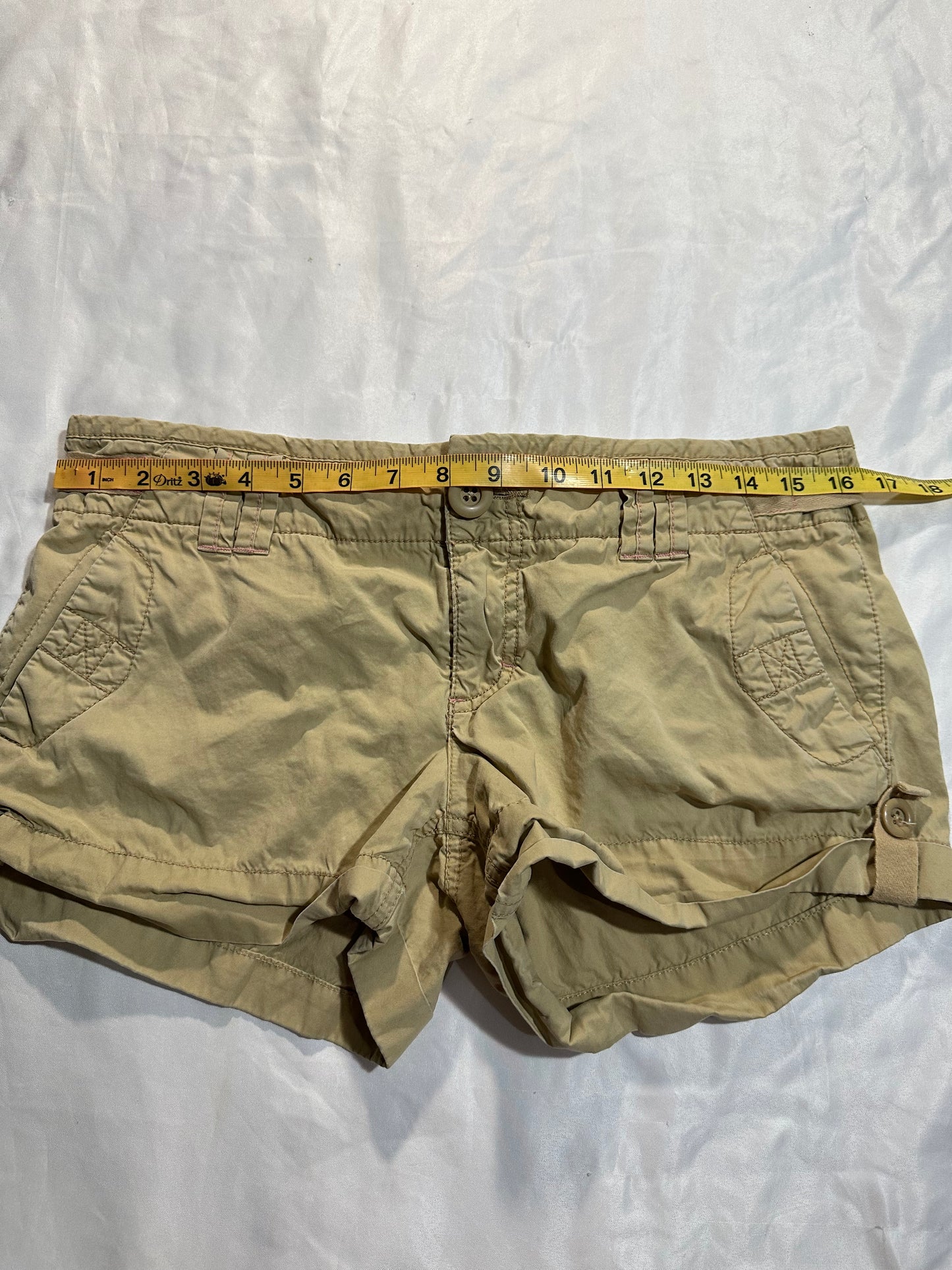 (SZ 6)early 2000s american eagle cargo mini shorts