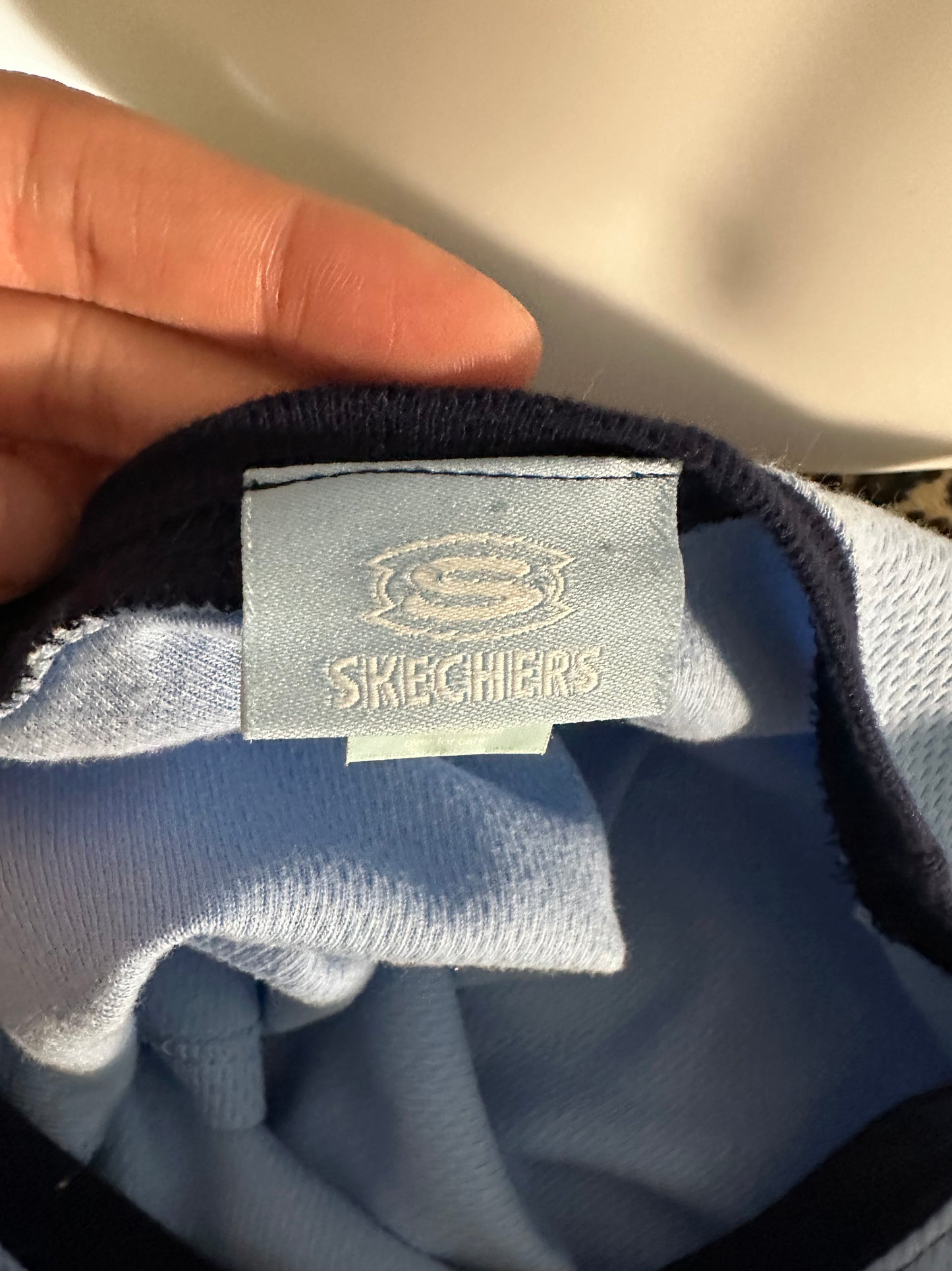 (XS)early 2000s skechers girls baby tee