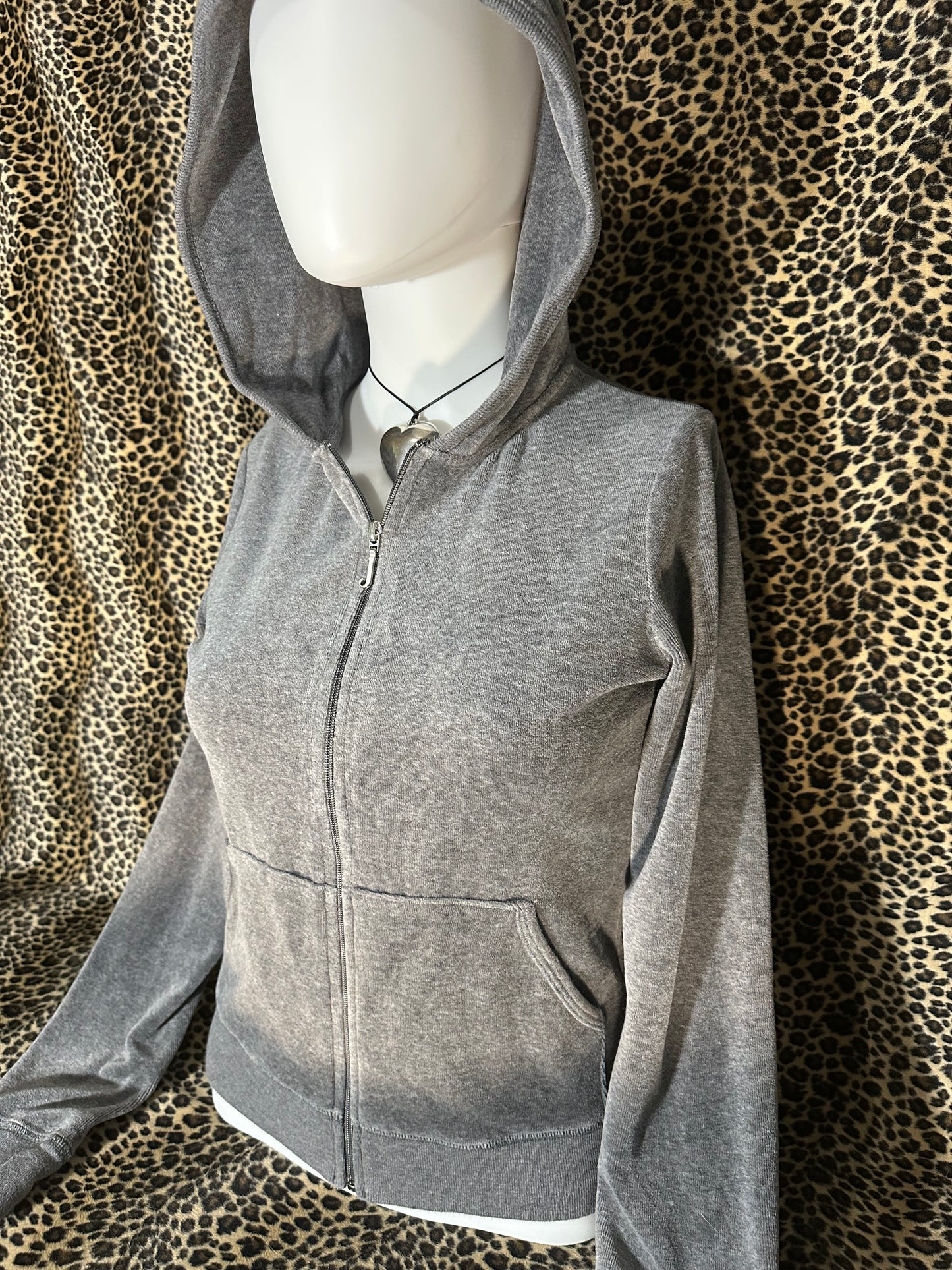 (S)vtg early 2000s grey juicy couture zip up