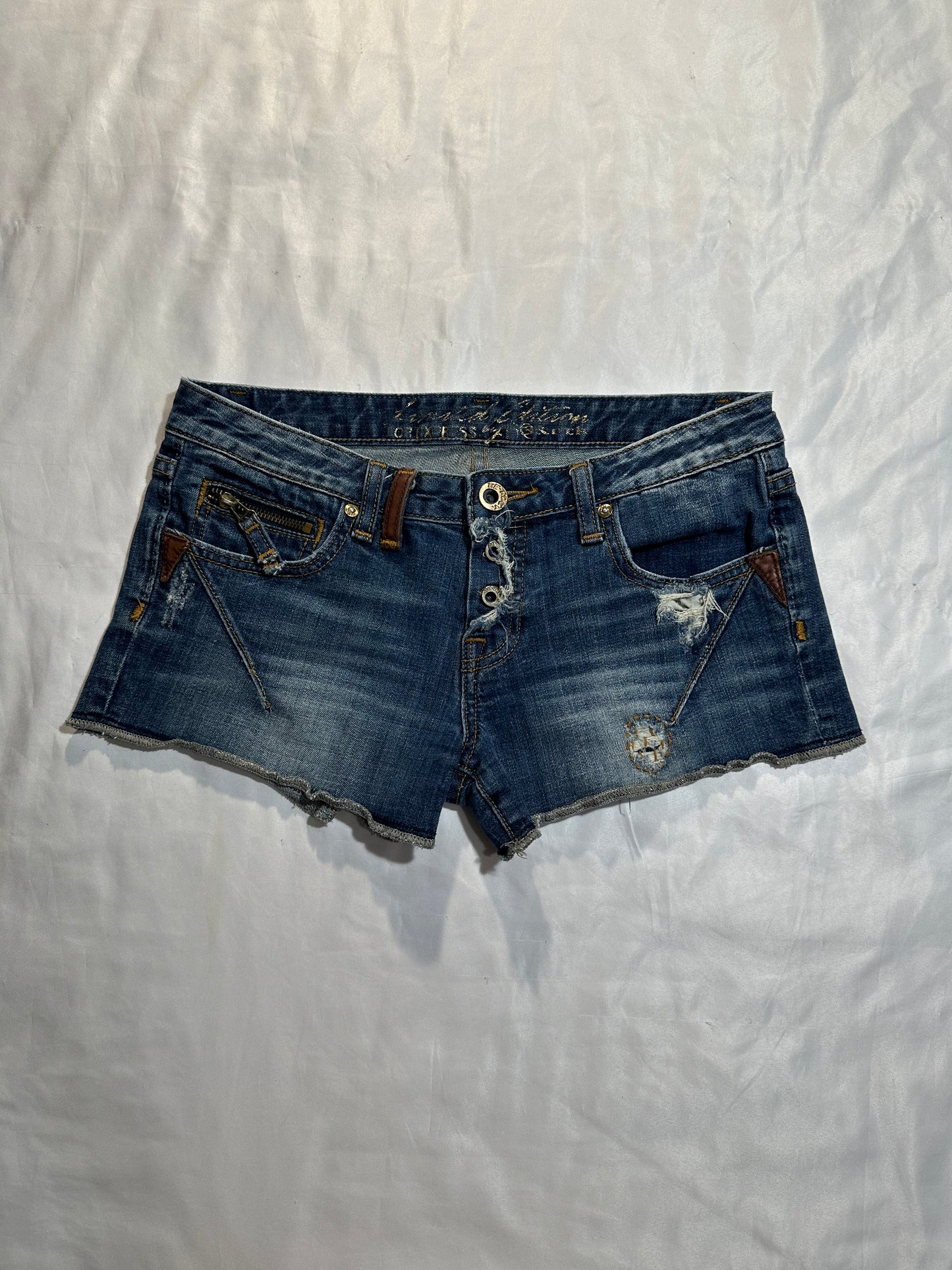 (SZ 6)early 2000s denim shorts