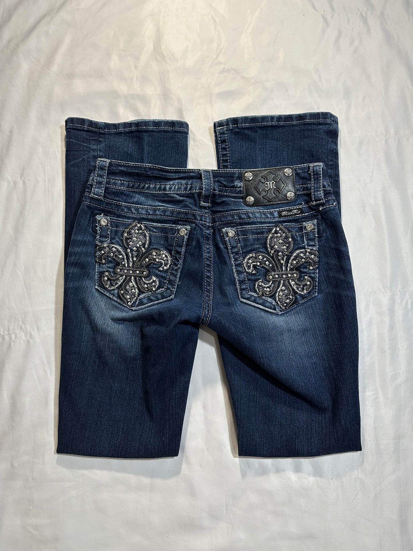 (SZ 28)embellished bootcut flared miss me jeans