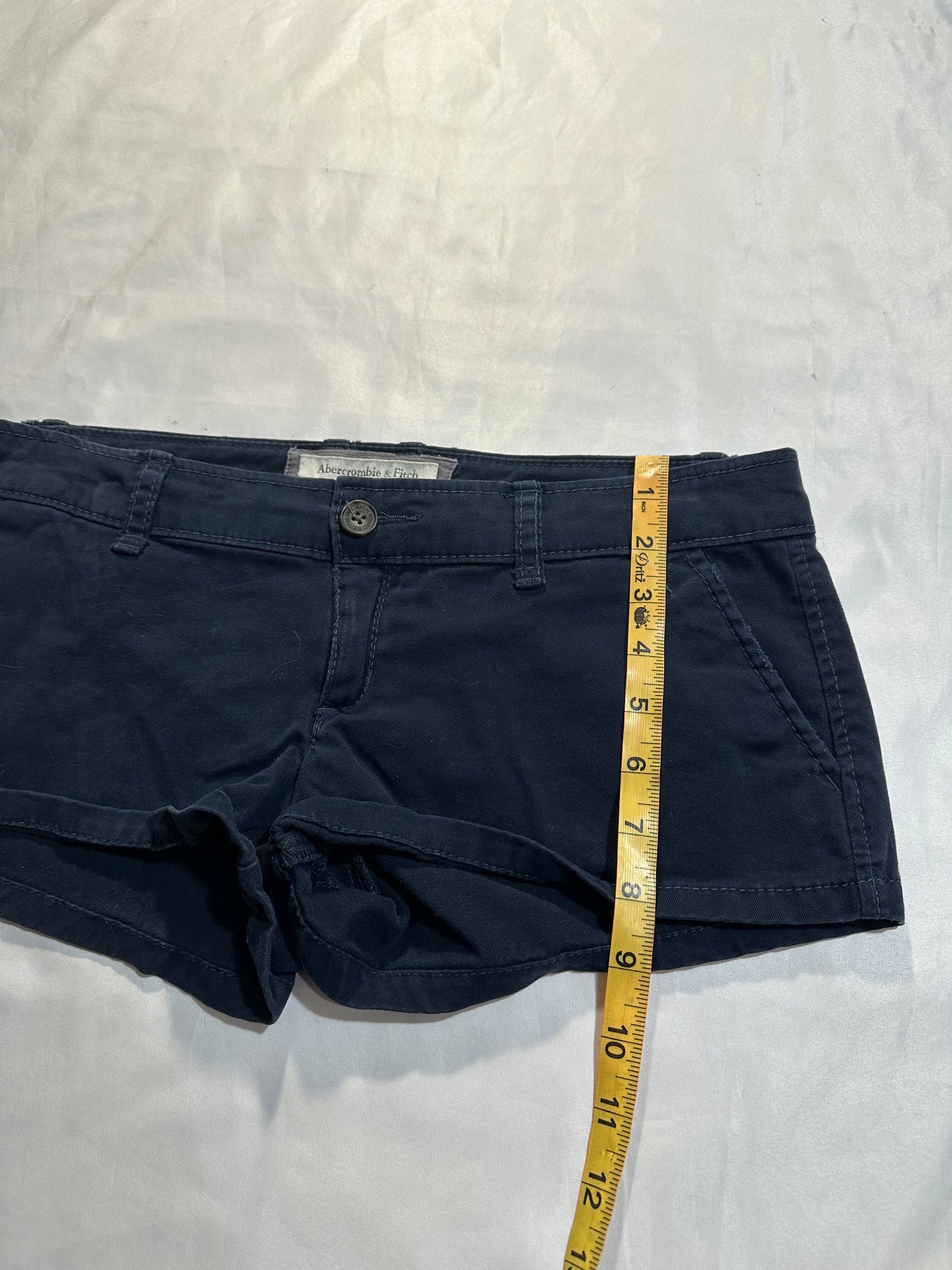 (SZ 2)early 2000s navy abercrombie & fitch mini shorts