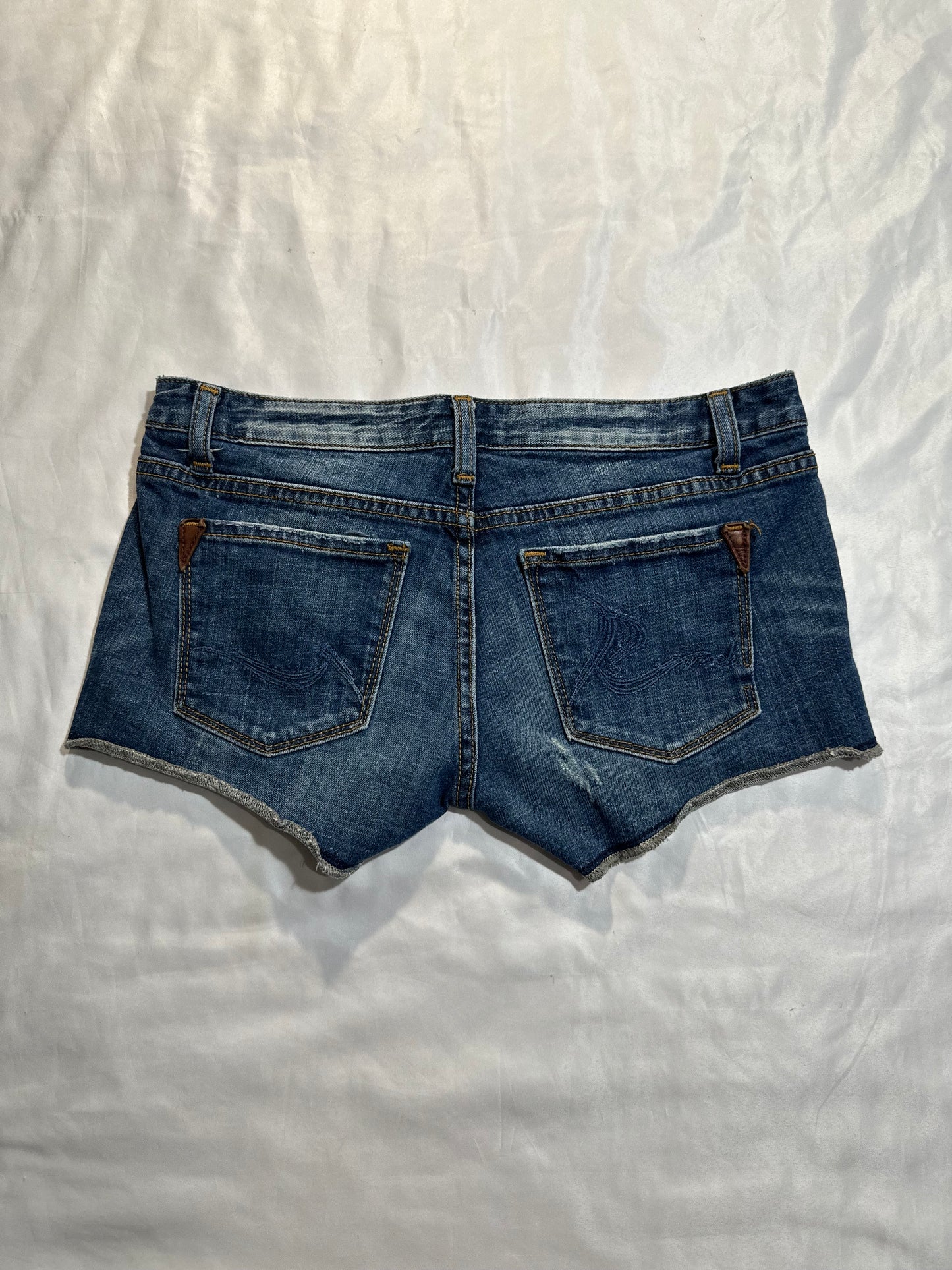 (SZ 6)early 2000s denim shorts