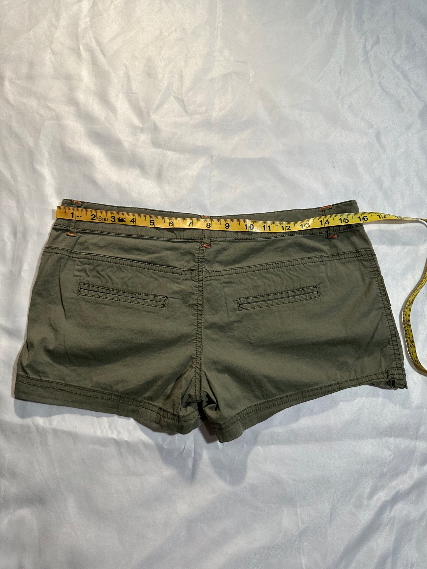 (SZ 5)green cargo mini shorts