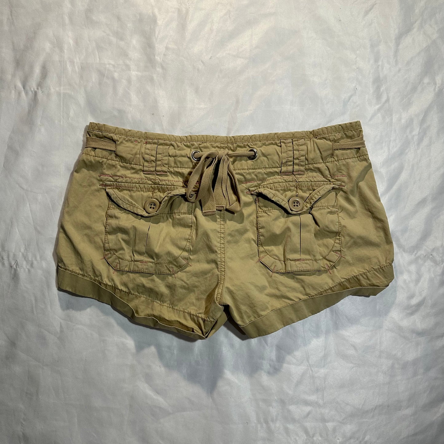 (SZ 6)early 2000s american eagle cargo mini shorts
