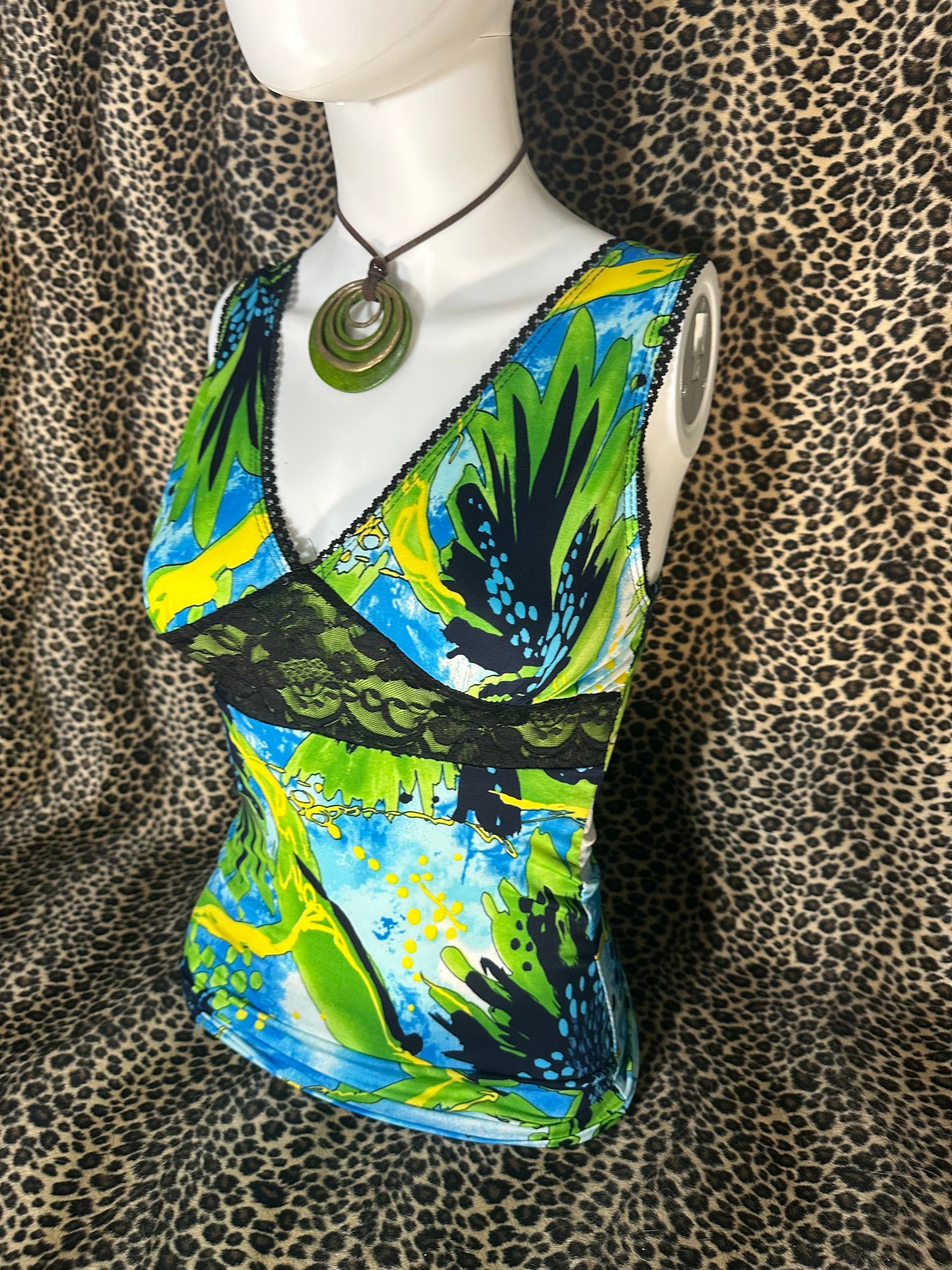(S)vtg early 2000s tropical lace tank top