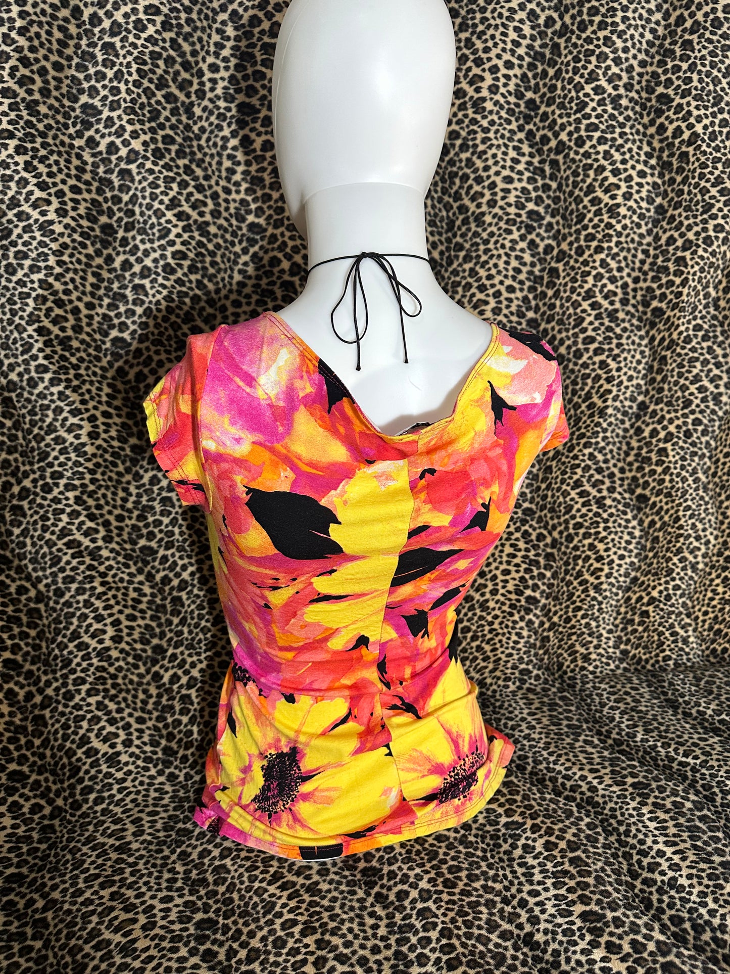 (S)vtg caché floral form fitted top