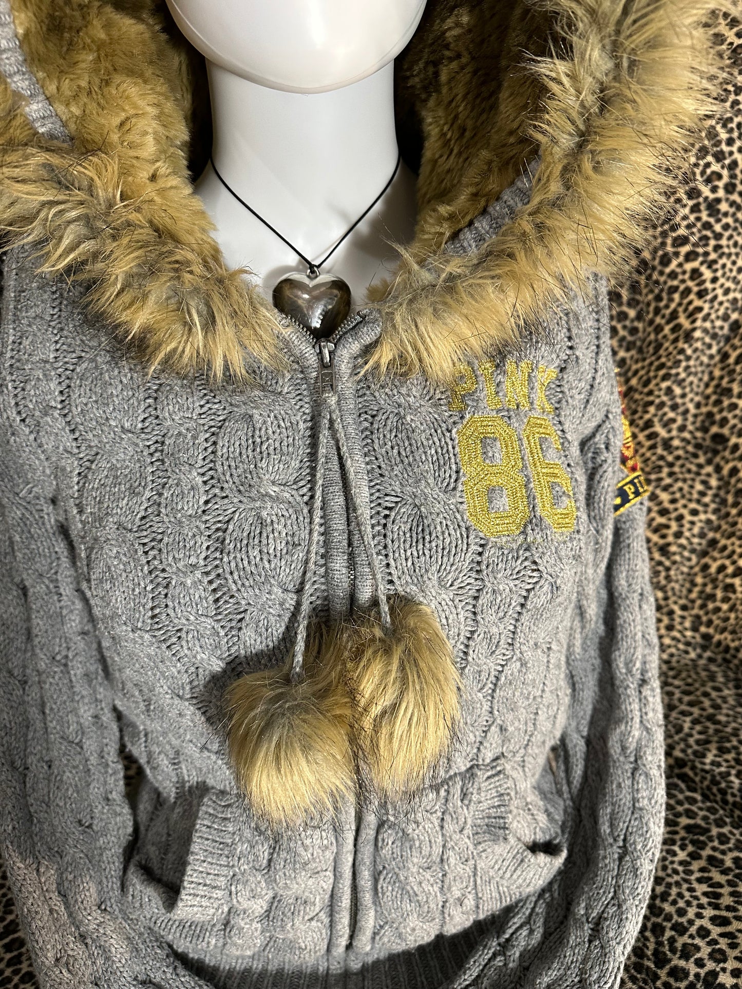 (XS-S)rare 2000s vs pink fur zip up