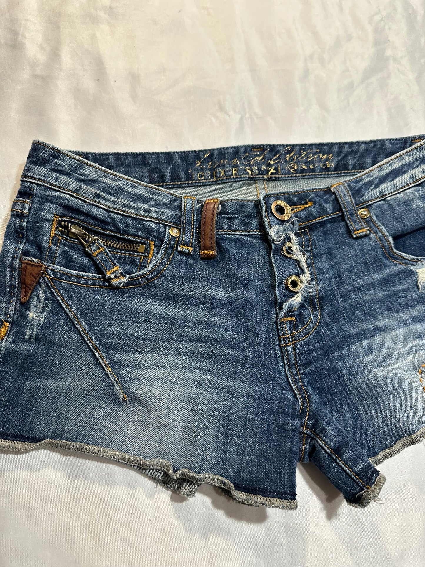 (SZ 6)early 2000s denim shorts