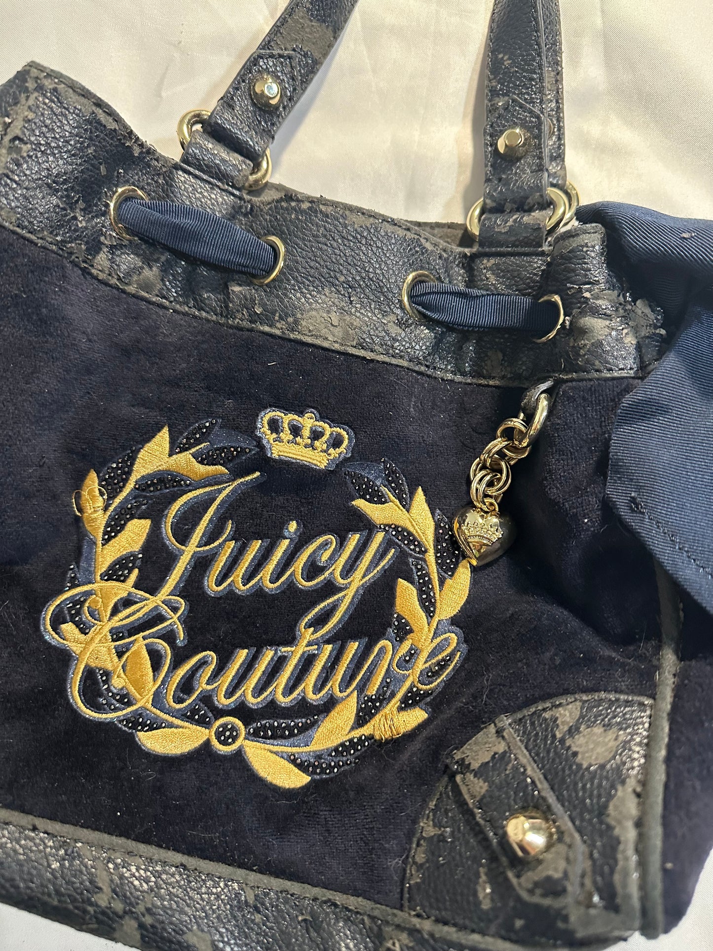 juicy couture navy velour mini daydreamer bag