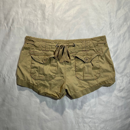 (SZ 6)early 2000s american eagle cargo mini shorts